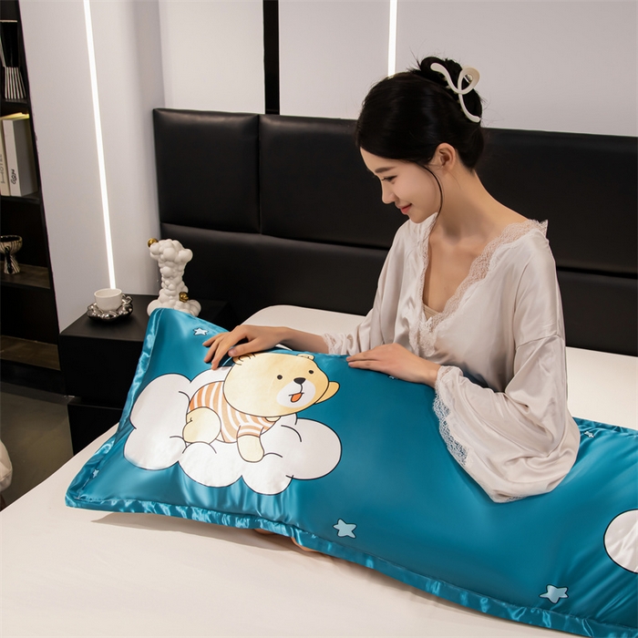 91家纺网 家纺一手货源 找家纺 梦舒羽 2025新款可水洗冰丝双人枕套凉爽情侣枕头套枕芯套 云端小熊