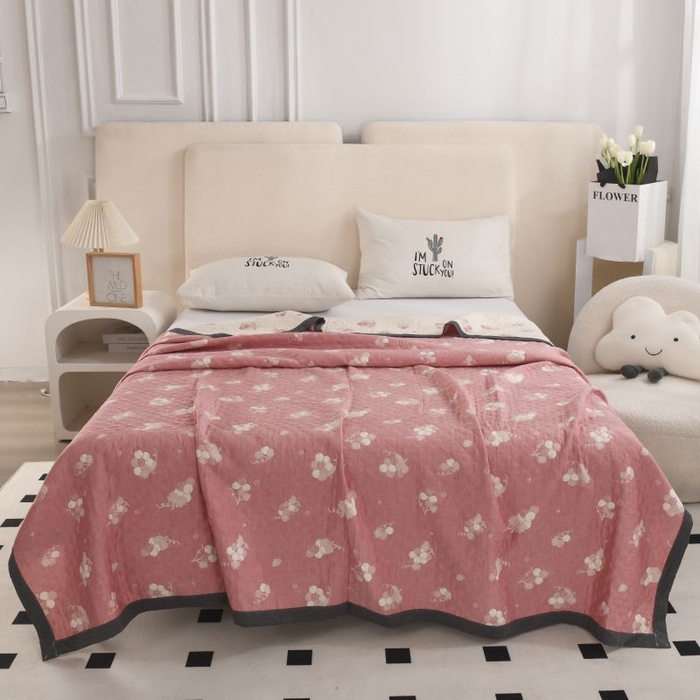 91家纺网 家纺一手货源 找家纺 九沐良品 2025新款A类全棉三层纱多功能毛巾被盖毯床单夏被 葡萄粉