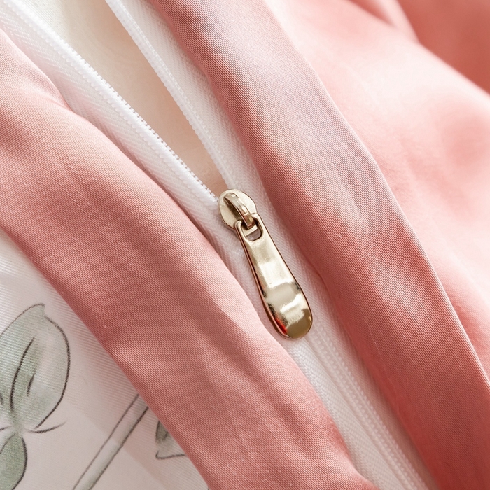 91家纺网 家纺一手货源 找家纺 金奇达2025新款【曼妙庄园】-轻氧水光天丝棉四件套（标准号全网控价（折后券后）不低于268） 知夏粉