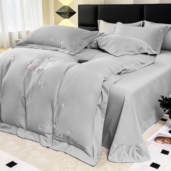 91家纺网 家纺一手货源 找家纺 （总）曲之慕 2025新品四季款高端刺绣四件套简约可水洗轻奢纯色刺绣四件套--梦飞令