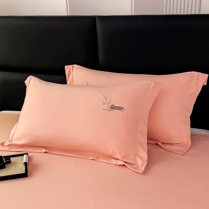 91家纺网 家纺一手货源 找家纺 曲之慕 2025新品四季款高端刺绣四件套简约可水洗轻奢纯色刺绣四件套 大麦仙女粉