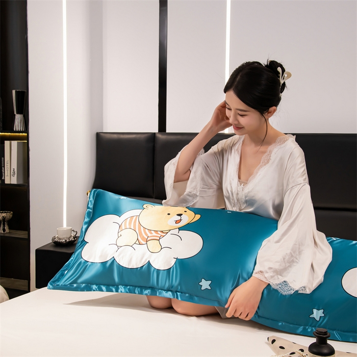 91家纺网 家纺一手货源 找家纺 梦舒羽 2025新款可水洗冰丝双人枕套凉爽情侣枕头套枕芯套 云端小熊