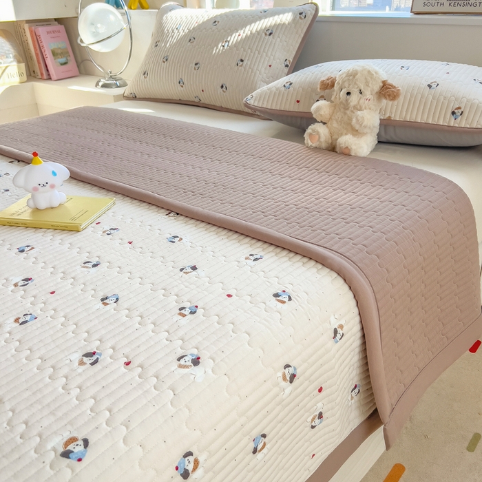 91家纺网 家纺一手货源 找家纺 慕木家纺 2025新款A类高克重四季款针织棉双层纱多功能床盖可铺可盖 开心小狗