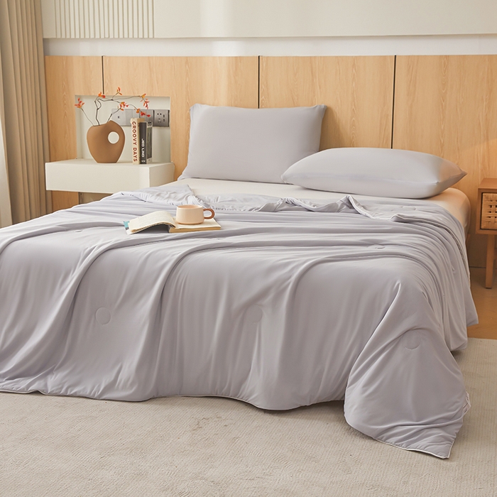 91家纺网 家纺一手货源 找家纺 居易简 2025新款夏被空调被A类云母氨纶凉感丝夏凉被（可供外贸跨境）  山灰