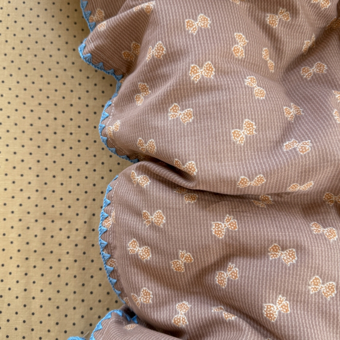 91家纺网 家纺一手货源 找家纺 金丝鸟家纺 2025新款全棉双层纱贝壳边四件套花卉系列 糖果球