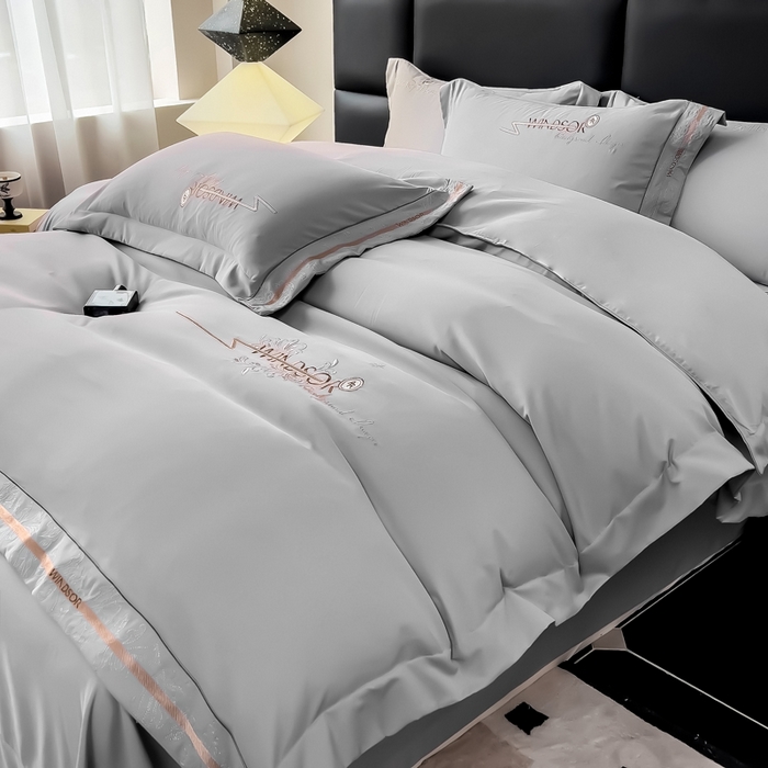 91家纺网 家纺一手货源 找家纺 曲之慕 2025新品四季款高端刺绣四件套简约可水洗轻奢纯色刺绣四件套 蒂尔高级灰