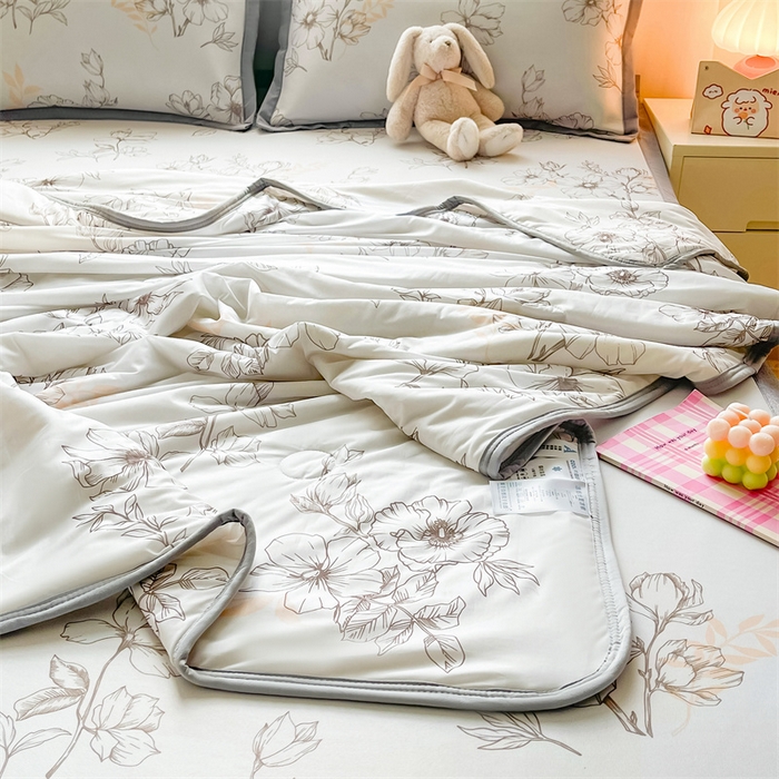 91家纺网 家纺一手货源 找家纺 2025新款A类碳光冰丝印花凉席学生床席空调被夏被四件套配送买家秀 花枝