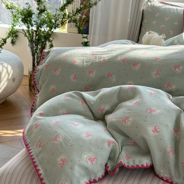 91家纺网 家纺一手货源 找家纺 金丝鸟家纺 2025新款全棉双层纱贝壳边四件套花卉系列 绿色蝴蝶结