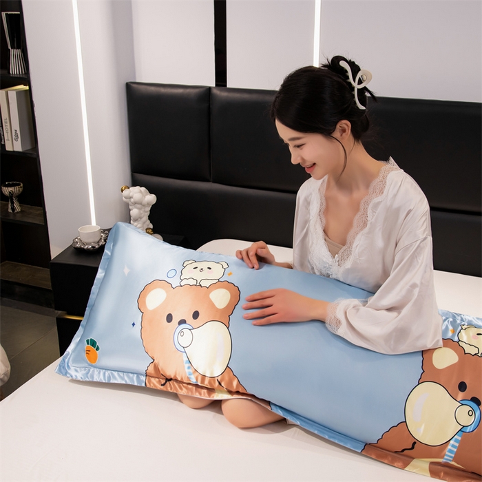 91家纺网 家纺一手货源 找家纺 梦舒羽 2025新款可水洗冰丝双人枕套凉爽情侣枕头套枕芯套 乖巧熊宝