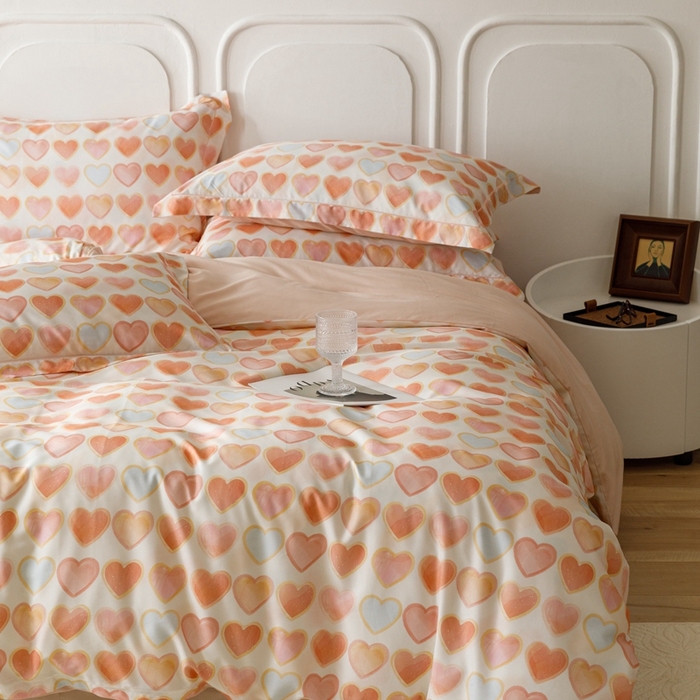 91家纺网 家纺一手货源 找家纺 金奇达2025新款【休闲午后】-轻氧水光莱赛尔四件套（标准号全网控价（折后券后）不低于258） 粉雾爱心