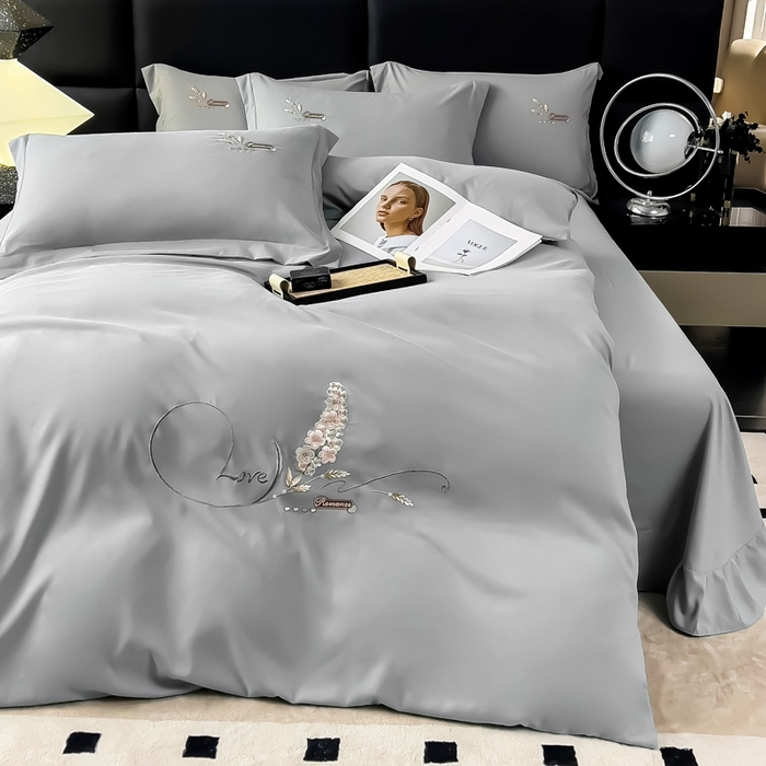 91家纺网 家纺一手货源 找家纺 曲之慕 2025新品四季款高端刺绣四件套简约可水洗轻奢纯色刺绣四件套 大麦都市灰