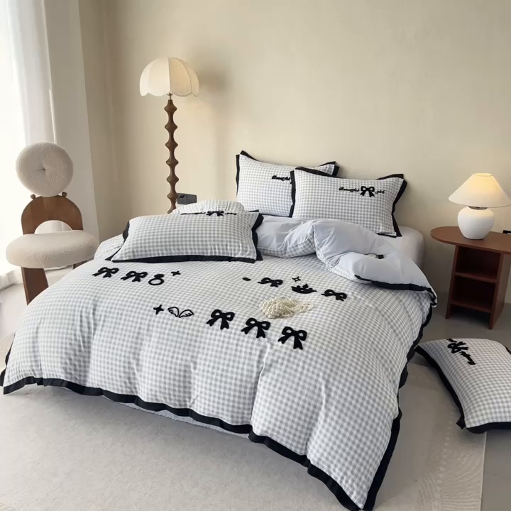 91家纺网 家纺一手货源 找家纺 米可2025新款水洗棉绣花花边款四件套 蝴蝶结-蓝