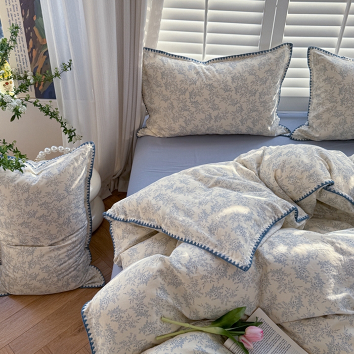 91家纺网 家纺一手货源 找家纺 金丝鸟家纺 2025新款全棉双层纱贝壳边四件套花卉系列 蓝色枝丫