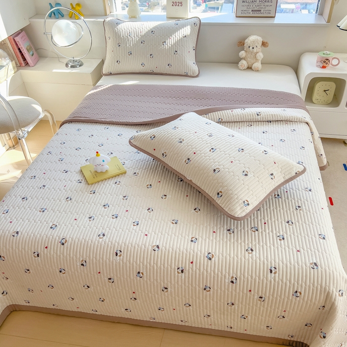 91家纺网 家纺一手货源 找家纺 慕木家纺 2025新款A类高克重四季款针织棉双层纱多功能床盖可铺可盖 开心小狗