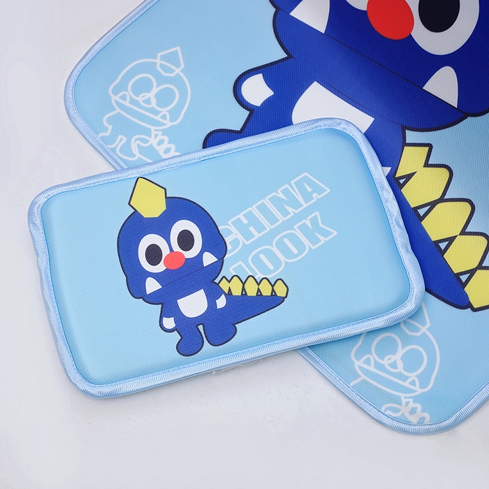 91家纺网 家纺一手货源 找家纺 八零年代 2025新品云柔牛奶丝儿童凉席套件恐龙王子