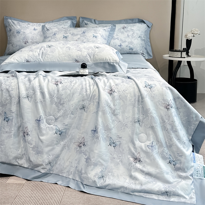 91家纺网 家纺一手货源 找家纺 笙意家纺 2025新款水洗冰丝数码印花拼角宽边夏被 古韵蝶音