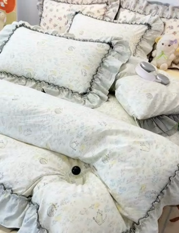 91家纺网 家纺一手货源 找家纺 眠帛家居 2025新款A类皱皱纱蕾丝花边四件套 温馨