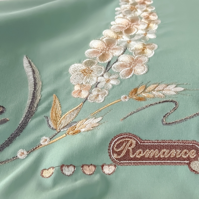 91家纺网 家纺一手货源 找家纺 曲之慕 2025新品四季款高端刺绣四件套简约可水洗轻奢纯色刺绣四件套 大麦浅绿