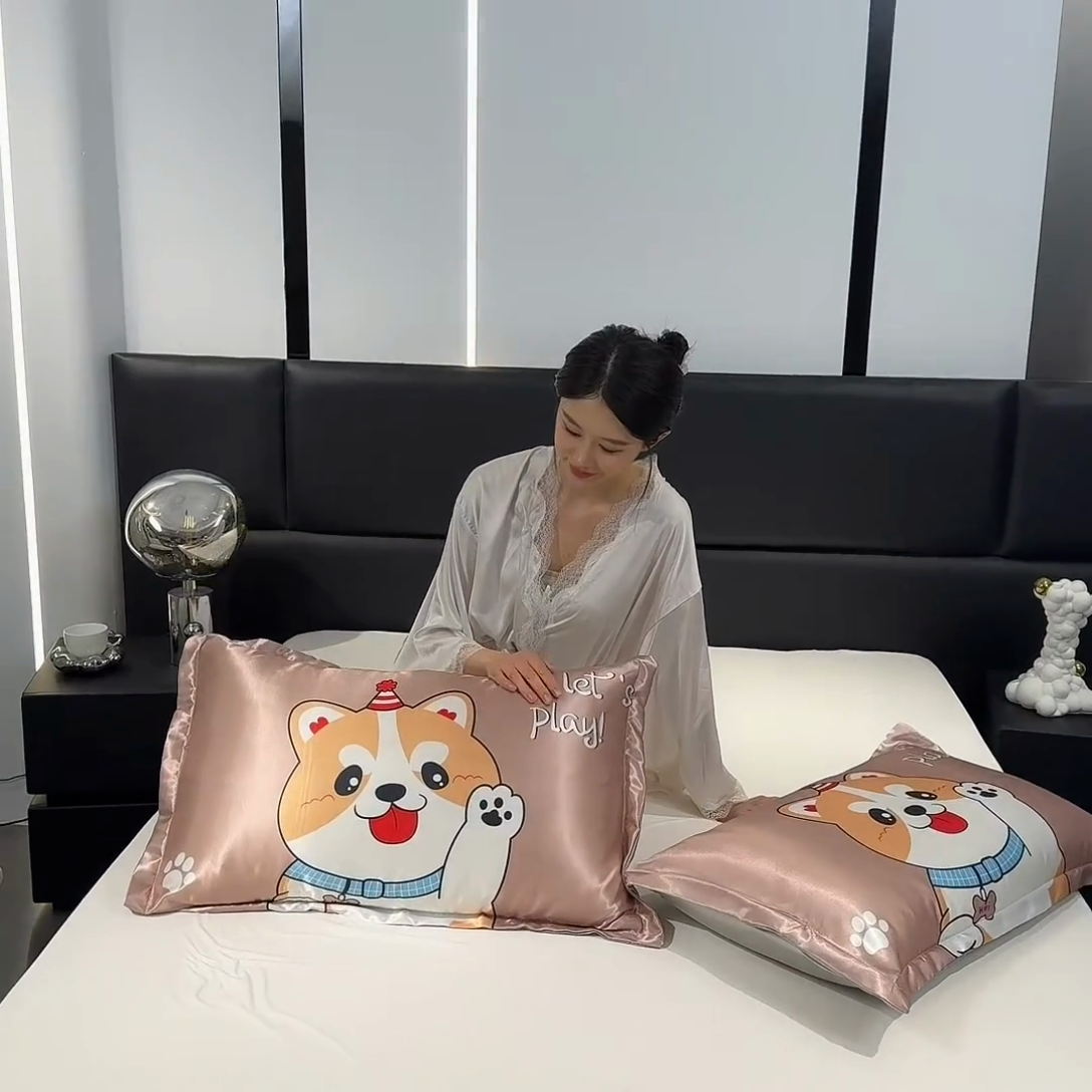 91家纺网 家纺一手货源 找家纺 圣比熊 2025新款可水洗冰丝卡通枕套宿舍48x74cm单人凉爽枕头套 可爱汪