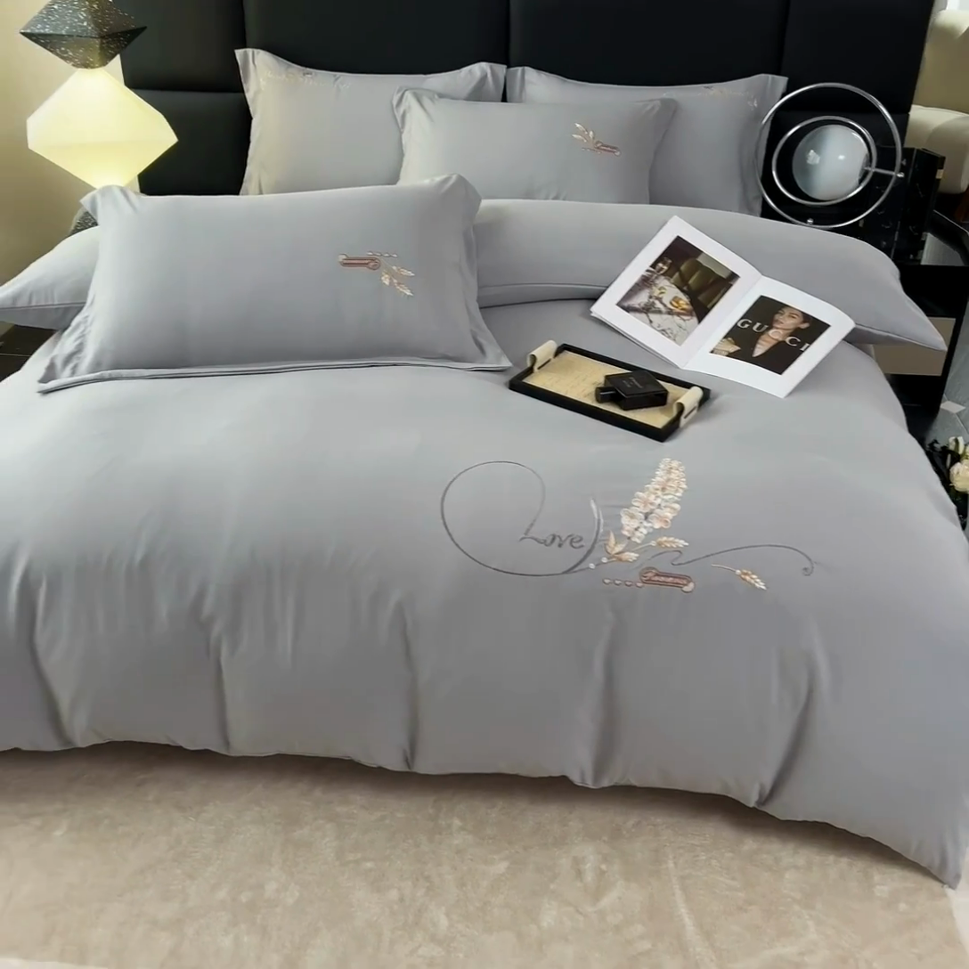 91家纺网 家纺一手货源 找家纺 曲之慕 2025新品四季款高端刺绣四件套简约可水洗轻奢纯色刺绣四件套 大麦都市灰