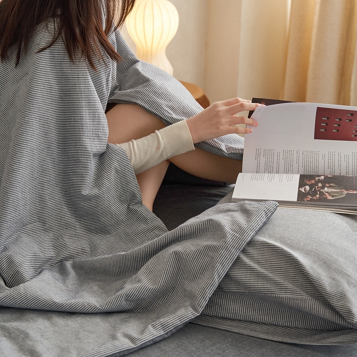 91家纺网 家纺一手货源 找家纺 千朵森 2025新款A类全棉色织水洗棉夏被被子被芯 牛仔蓝细条纹