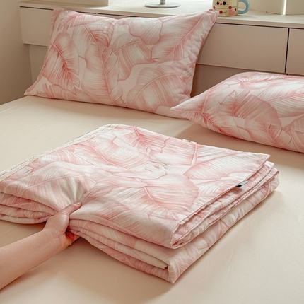 91家纺网 家纺一手货源 找家纺 莱登卡奴 2025新款A类全棉双层纱100%棉花芯夏被 森梧红