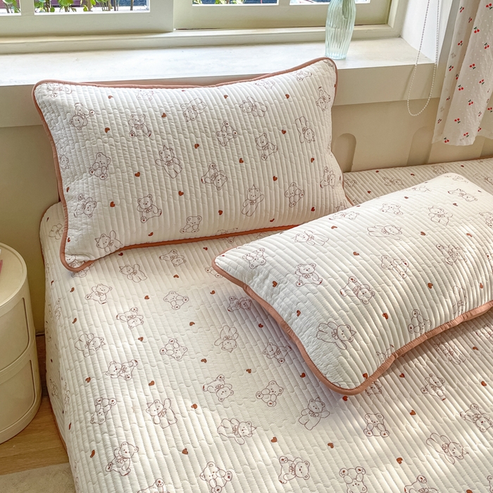 91家纺网 家纺一手货源 找家纺 857家居 2025新款针织双层纱床盖三件套 顽皮小熊