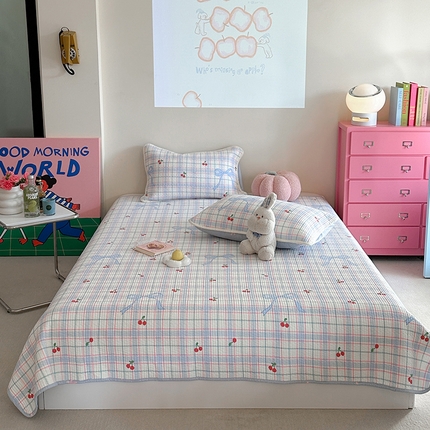 91家纺网 家纺一手货源 找家纺 麦伦家居 2025新款高温砂洗全棉床盖印花床盖 樱桃乐园