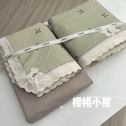 91家纺网 家纺一手货源 找家纺 吾欢心 2025新款韩版花边水洗双层纱四件套 樱桃小熊