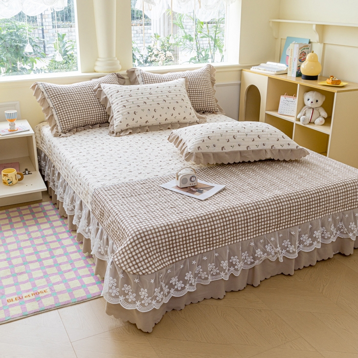 91家纺网 家纺一手货源 找家纺 珍爱家纺 2025新款A类针织棉双层纱夹棉床盖床裙花边单件三件四件套蘑菇