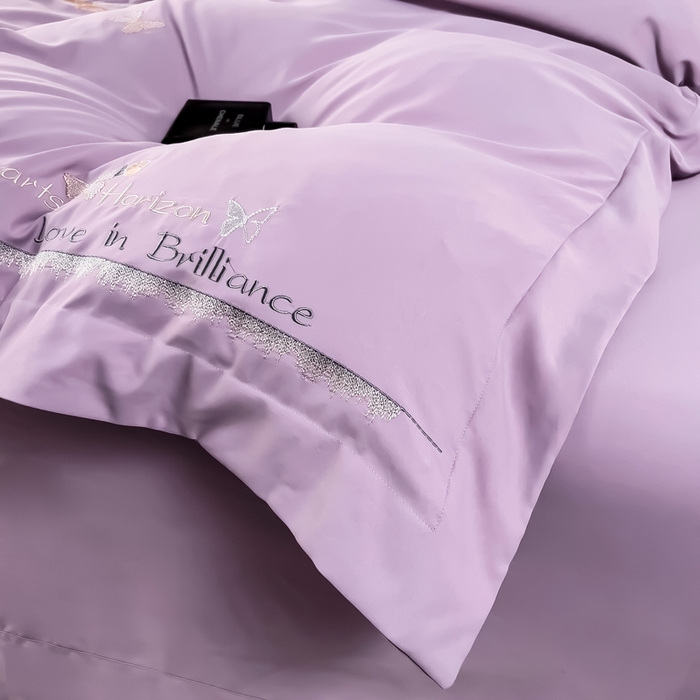 91家纺网 家纺一手货源 找家纺 曲之慕 2025新品四季款高端刺绣四件套简约可水洗轻奢纯色刺绣四件套 梦飞令优雅紫