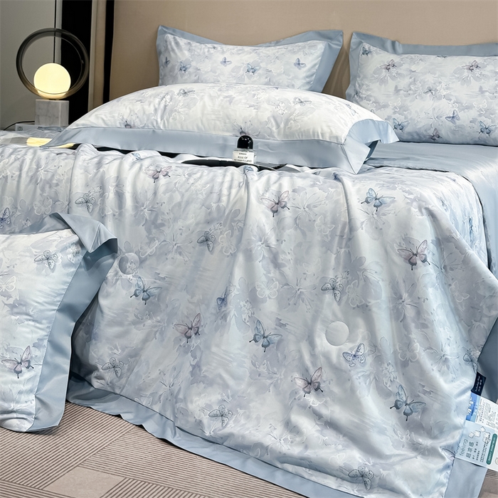 91家纺网 家纺一手货源 找家纺 笙意家纺 2025新款水洗冰丝数码印花拼角宽边夏被 古韵蝶音