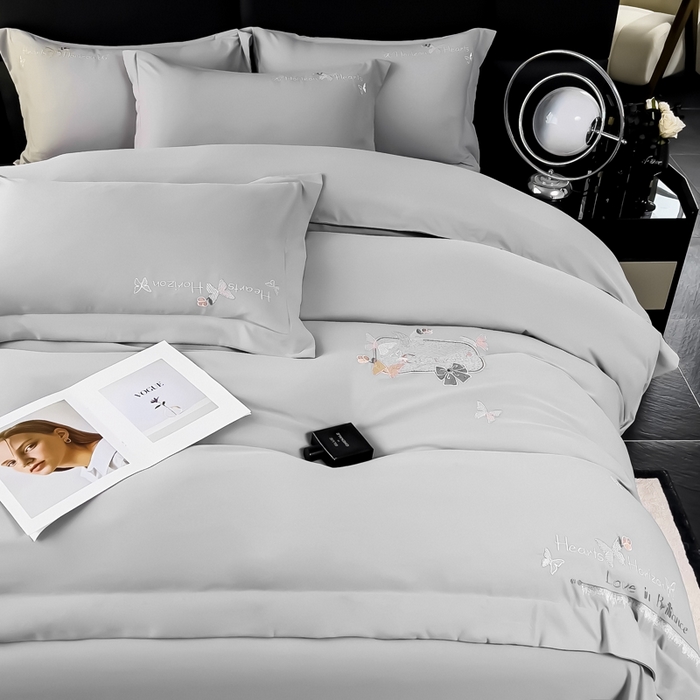 91家纺网 家纺一手货源 找家纺 （总）曲之慕 2025新品四季款高端刺绣四件套简约可水洗轻奢纯色刺绣四件套--梦飞令