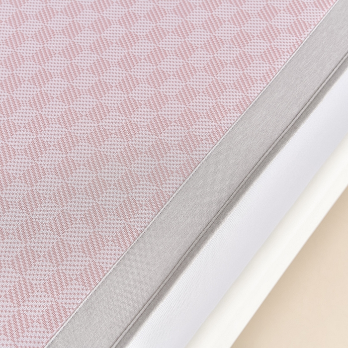 91家纺网 家纺一手货源 找家纺 小牛席业 2025新款棋盘格-冰丝清凉席系列（床笠款）凉席藤席冰藤席冰丝席竹席空调席草席乳胶席豆豆席三件套 粉色