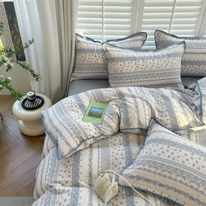 91家纺网 家纺一手货源 找家纺 金丝鸟家纺 2025新款全棉双层纱贝壳边四件套花卉系列 蓝色花纹