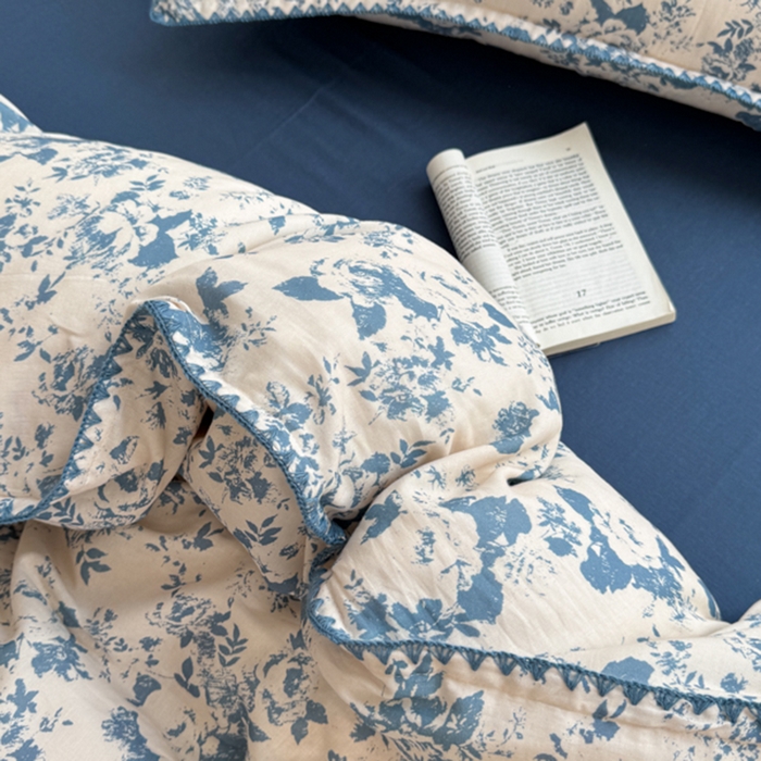 91家纺网 家纺一手货源 找家纺 金丝鸟家纺 2025新款全棉双层纱贝壳边四件套花卉系列 青瓷花弄