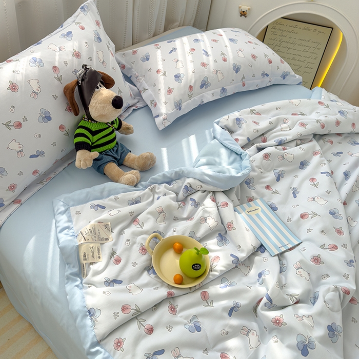 91家纺网 家纺一手货源 找家纺 芯恋家居 2025新款针织棉双层纱夏被夏被四件套 花园小兔