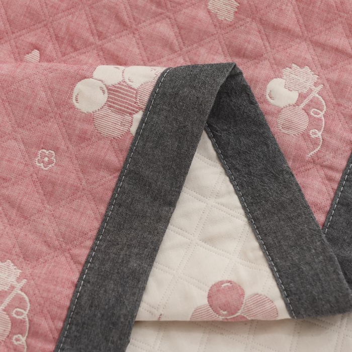 91家纺网 家纺一手货源 找家纺 九沐良品 2025新款A类全棉三层纱多功能毛巾被盖毯床单夏被 葡萄粉