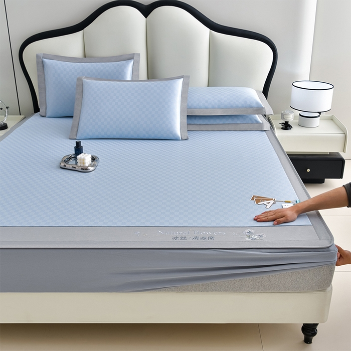 91家纺网 家纺一手货源 找家纺 小牛席业 2025新款棋盘格-冰丝清凉席系列（床笠款）凉席藤席冰藤席冰丝席竹席空调席草席乳胶席豆豆席三件套 蓝色