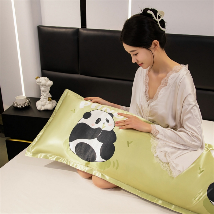 91家纺网 家纺一手货源 找家纺 梦舒羽 2025新款可水洗冰丝双人枕套凉爽情侣枕头套枕芯套 快乐熊猫