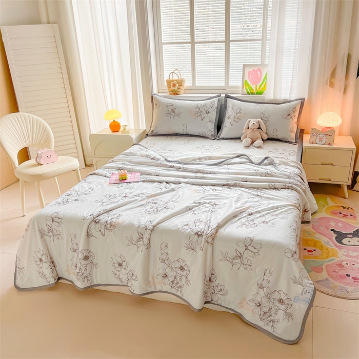 91家纺网 家纺一手货源 找家纺 2025新款A类碳光冰丝印花凉席学生床席空调被夏被四件套配送买家秀 花枝