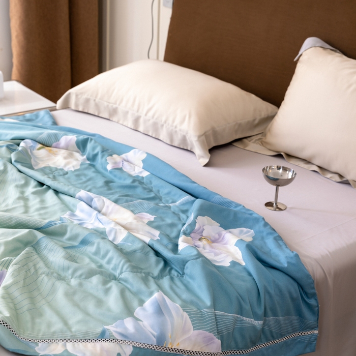 91家纺网 家纺一手货源 找家纺 棉生活家纺 2025新款春夏莫代尔天丝夏被 浮蕊绿