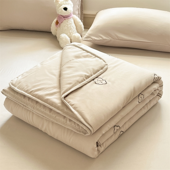 91家纺网 家纺一手货源 找家纺 盛秋家纺 2026新款A类水洗棉刺绣夏被 山灰云朵