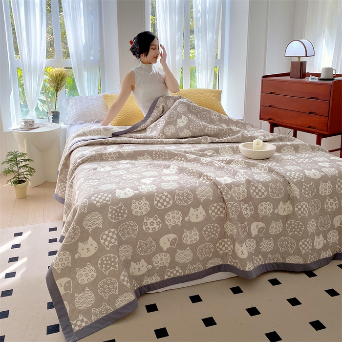 91家纺网 家纺一手货源 找家纺 鸣升家纺 2025新款a类全棉三层纱多功能毛巾被盖毯床单夏被空调被 百变猫咪-咖