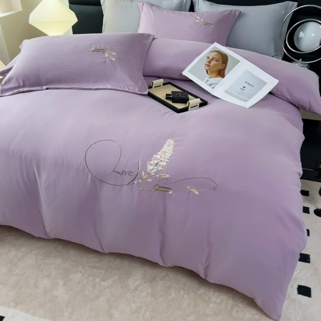 91家纺网 家纺一手货源 找家纺 曲之慕 2025新品四季款高端刺绣四件套简约可水洗轻奢纯色刺绣四件套 大麦优雅紫