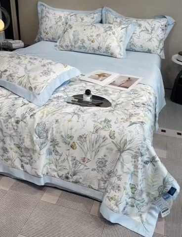 91家纺网 家纺一手货源 找家纺 笙意家纺 2025新款水洗冰丝数码印花拼角宽边夏被 七彩福蝶