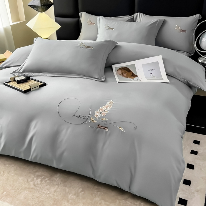 91家纺网 家纺一手货源 找家纺 曲之慕 2025新品四季款高端刺绣四件套简约可水洗轻奢纯色刺绣四件套 大麦都市灰