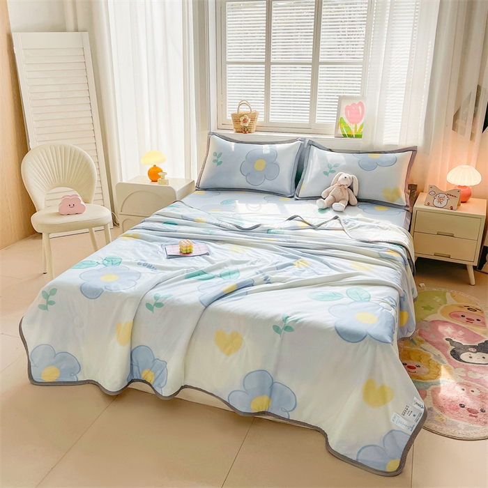 91家纺网 家纺一手货源 找家纺 2025新款A类碳光冰丝印花凉席学生床席空调被夏被四件套配送买家秀 花语