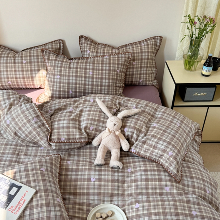 91家纺网 家纺一手货源 找家纺 金丝鸟家纺 2025新款全棉双层纱贝壳边四件套格子系列 复古棕格