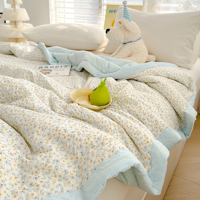 91家纺网 家纺一手货源 找家纺 2025新款A类印花泡泡纱大豆夏凉被被子被芯 花间光影